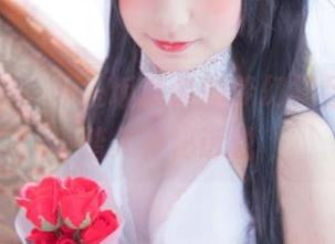 图包解锁：神乐坂真冬的梦幻裸足，带你踏入神秘诉说