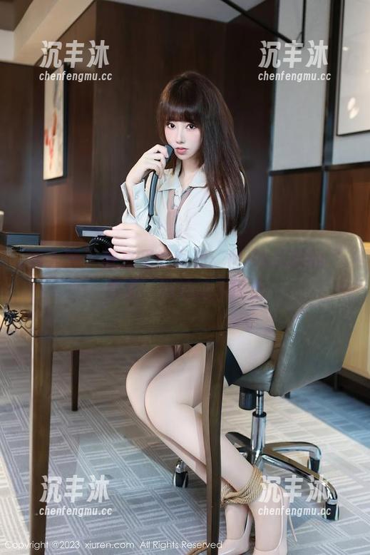 秀人网 - 教室里的图册：Milk大萌的“教学”风格让人惊艳
