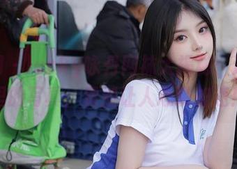 秀人网 – lucky咏丹网袜大揭秘：这网盘里的写真，竟然让人心跳加速！