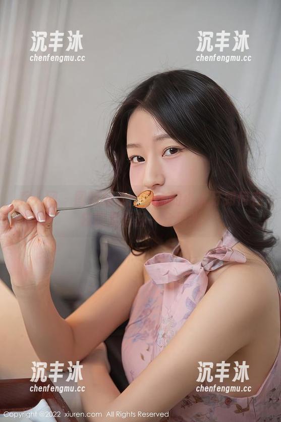 秀人网 - 图包探秘:会飞的小虎牙如何在校园里俘获一众目光 秀人网 - 图包探秘:会飞的小虎牙如何在校园里俘获一众目光