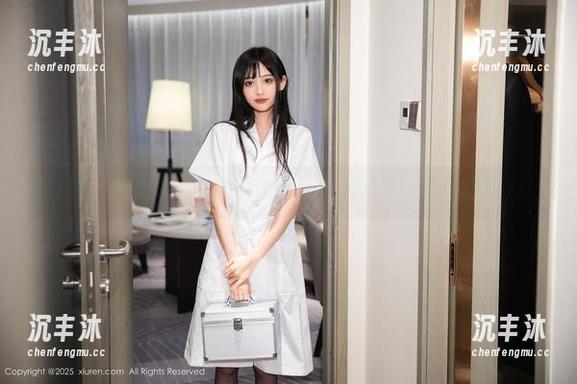 秀人网 - 在天台上遇见大橘BBKira：高清图库里的奇妙瞬间！