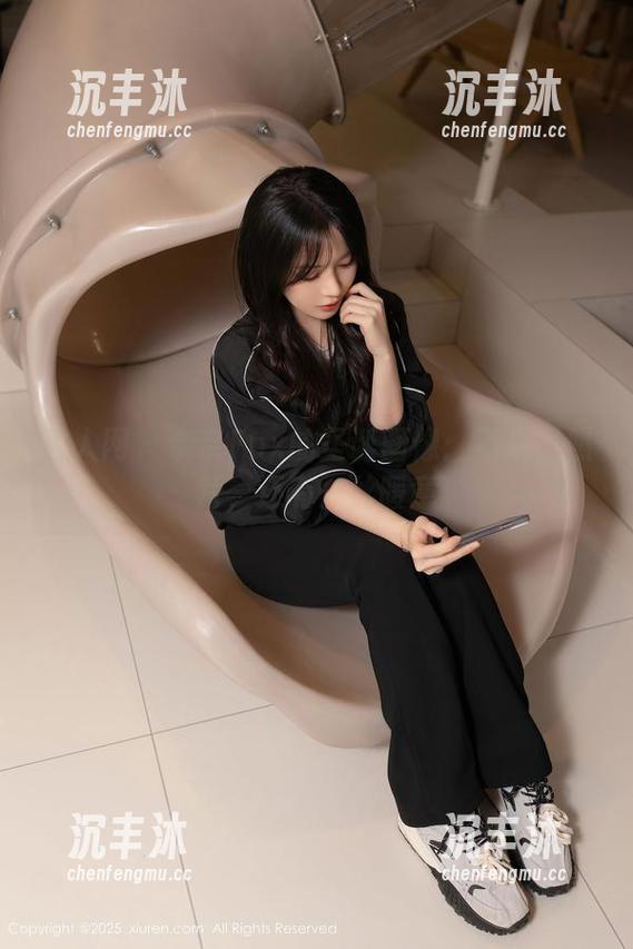 秀人网 - 奈奈Fox的圣诞画像：不只是照片，还有一丝暖意