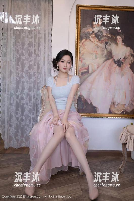 秀人网 - 柚柚小奶瓶私房美图，肉丝的温度在指尖流转。