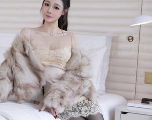 秀人网 – 柚琪Rich天台写真：透过镜头的隐秘瞬间图包