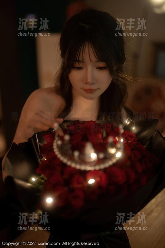 秀人网 - 精选美图：田冰冰在和服里的那个‘幽灵’瞬间？