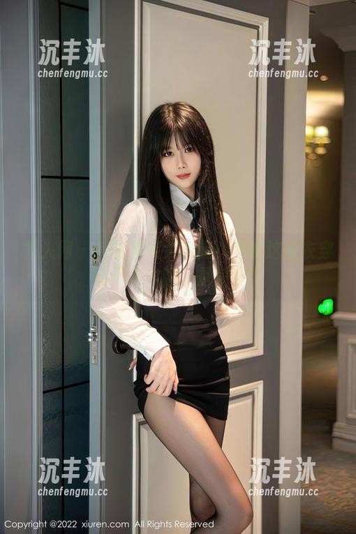 秀人网 - 套图米妮大萌萌：我说这皮衣穿的不是衣服，是宣言！