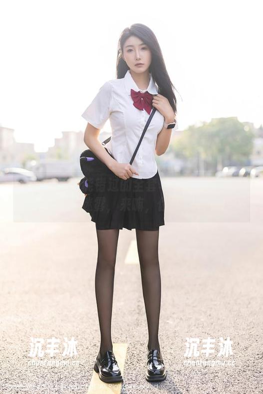 秀人网 - 不能错过的全套写真：醒目！袁圆的浴缸迷雾，来嘛，你就想看看！