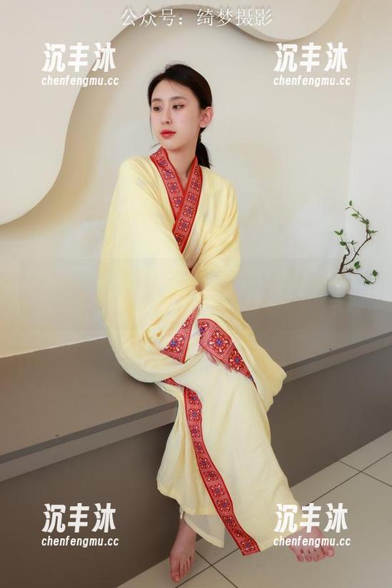 绮梦摄影 - 棉袜？露露的写真资源带我进入另一个小世界