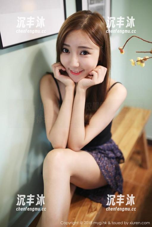 美媛馆 - Laura张小妮校服图包，让你在家也能体会那种坐在教室的微妙感觉！