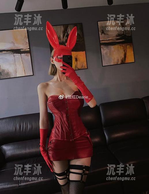 微密圈 - 拯救你的视觉疲劳！来瞧瞧脸红Dearie红色内衣的最新图包，真是太爱了。