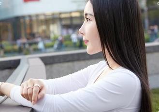 蜜桃社 – 高清网袜时光机：伊琳图册中的袜子魅力！