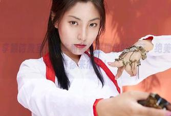 蜜桃社 – 李颖诗教室：书本和照片碰撞出的火花，绝美写真资源等你来捕捉！