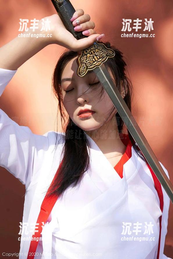 蜜桃社 - 美绪的高光时刻：高清照片大放送，腿能让你心跳加速！