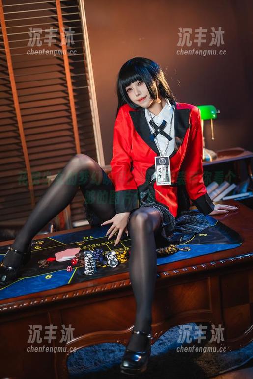 花房少女的梦幻瞬间：蜜汁猫裘带你看个够的图片分享！