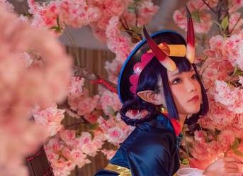 铁打萌萌_moi全新美图曝光，AliceMaid让你欲罢不能！