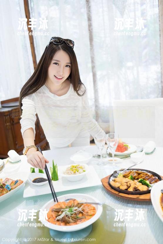 魅妍社 - 大奶昔Kyra的短裙图集，免费获取，心动不如行动！