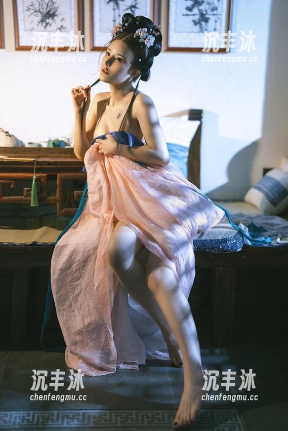 当“鹿八岁baby”遇上豹纹:定制图集中那些令人窒息的瞬间,真有点意思。 当“鹿八岁baby”遇上豹纹:定制图集中那些令人窒息的瞬间,真有点意思。